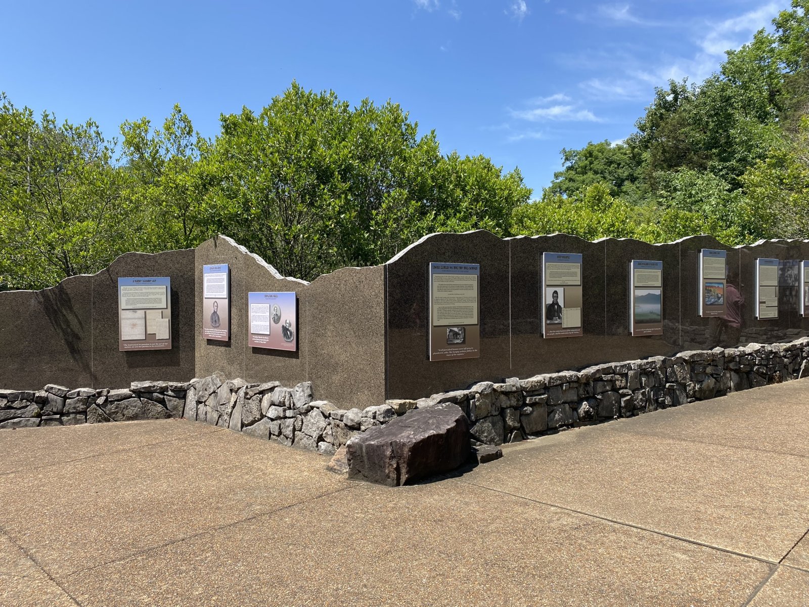 Cherokee Memorial am Trail of Tears - auch das gehört zur Geschichte der USA