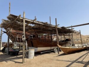 Die traditionellen Dhau-Boote werden in Sur komplett in Handarbeit gebaut.